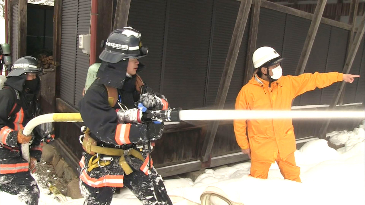 １月２６日の文化財防火デーを前に、飛騨市の神社で消防訓練が行われました。 文化財...