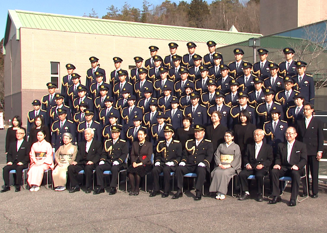 関市の岐阜県警察学校で２７日、初任科生の卒業式が行われ、訓練を終えた卒業生が今後...