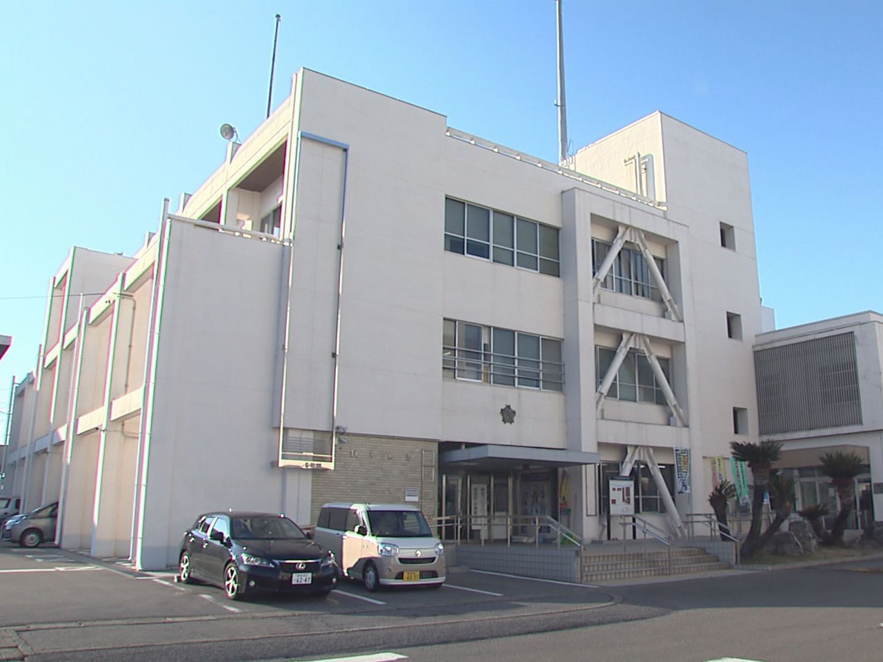 岐阜県内に住む小学生の女の子の後をつけて撮影し、マスクを下ろしてキスをしようとし...