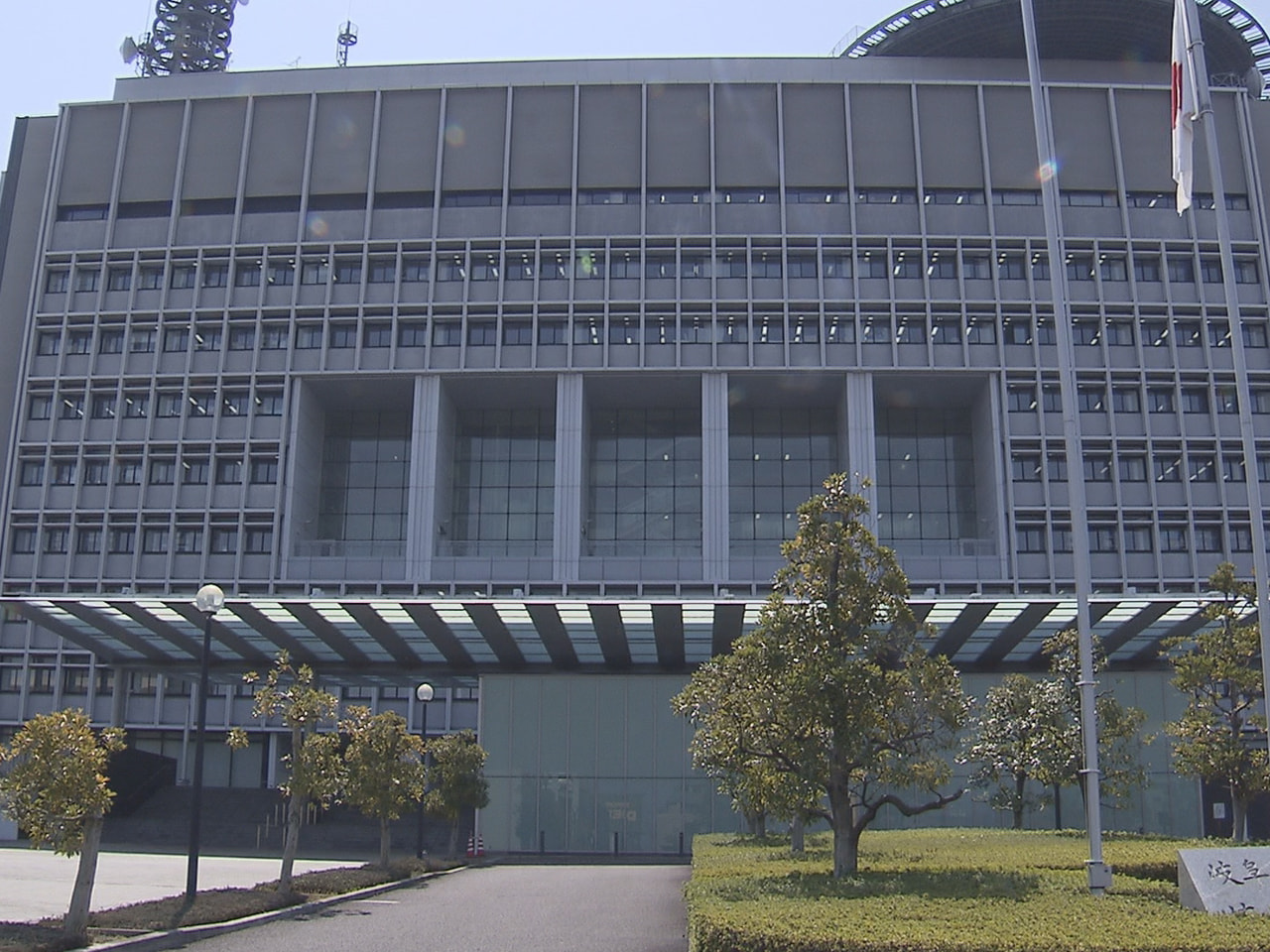 20日午後、岐阜市の交差点で、男子小学生をひきケガをさせたにもかかわらず、そのま...