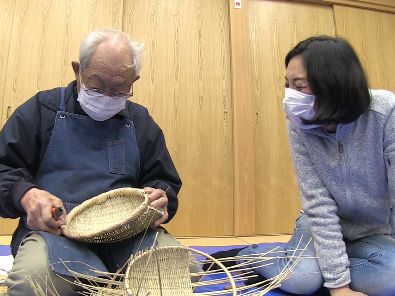 高山市久々野町の小屋名(こやな)地区に江戸時代から伝わる竹のざる「小屋名しょうけ...