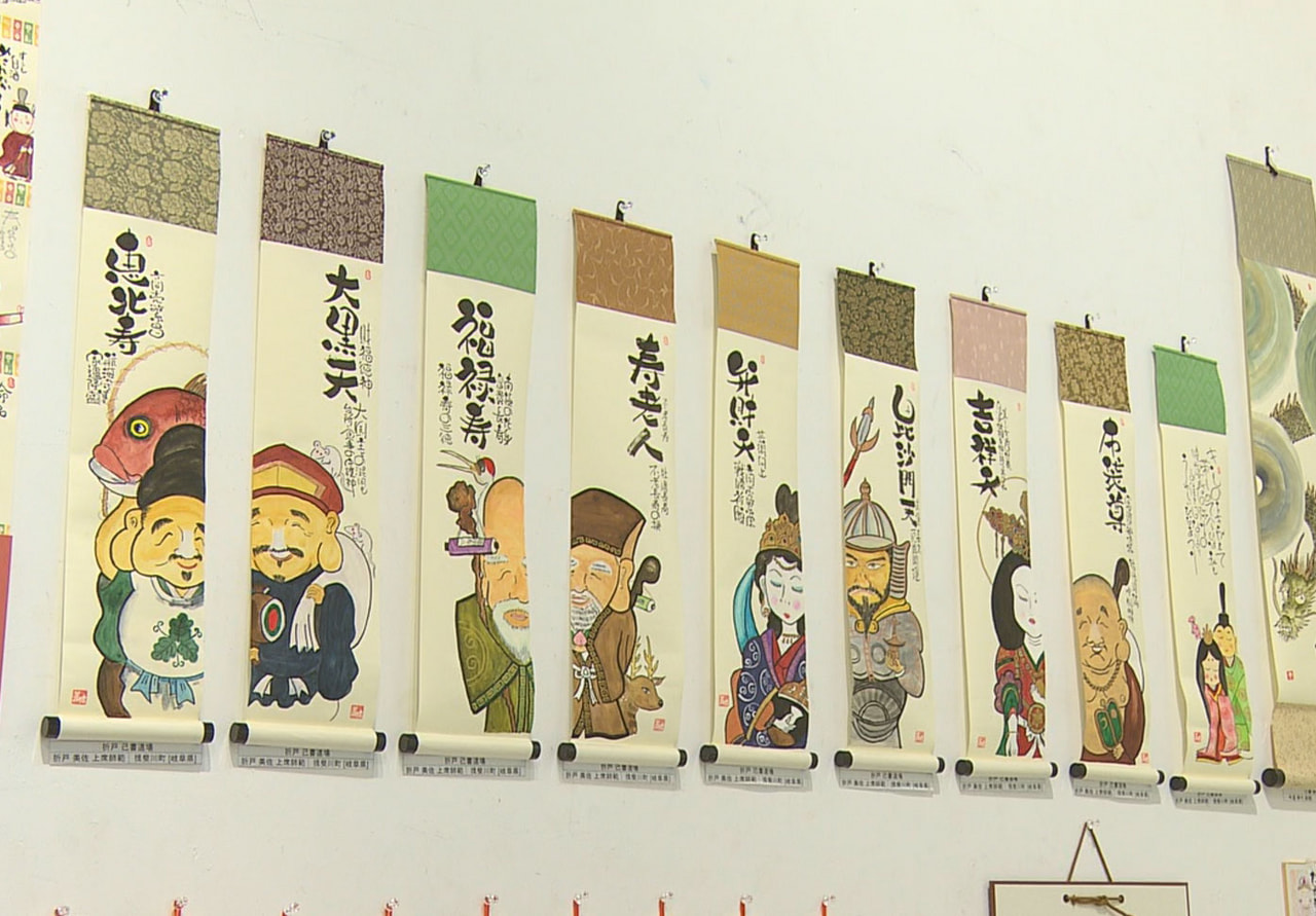岐阜市のぎふメディアコスモスで心のまま自由に描く「己書(おのれしょ)」の作品展が...