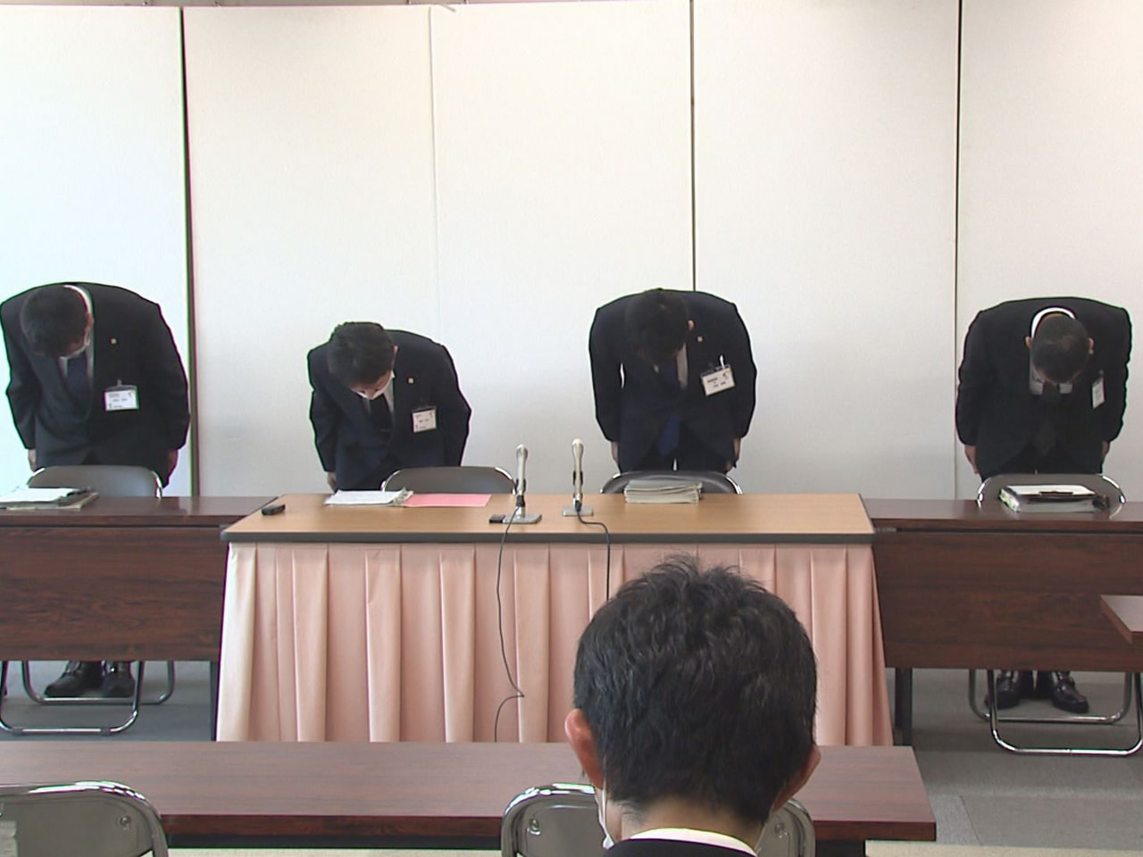 岐阜県教育委員会は25日、道路交通法違反の酒気帯び運転の疑いで3月に逮捕された関...
