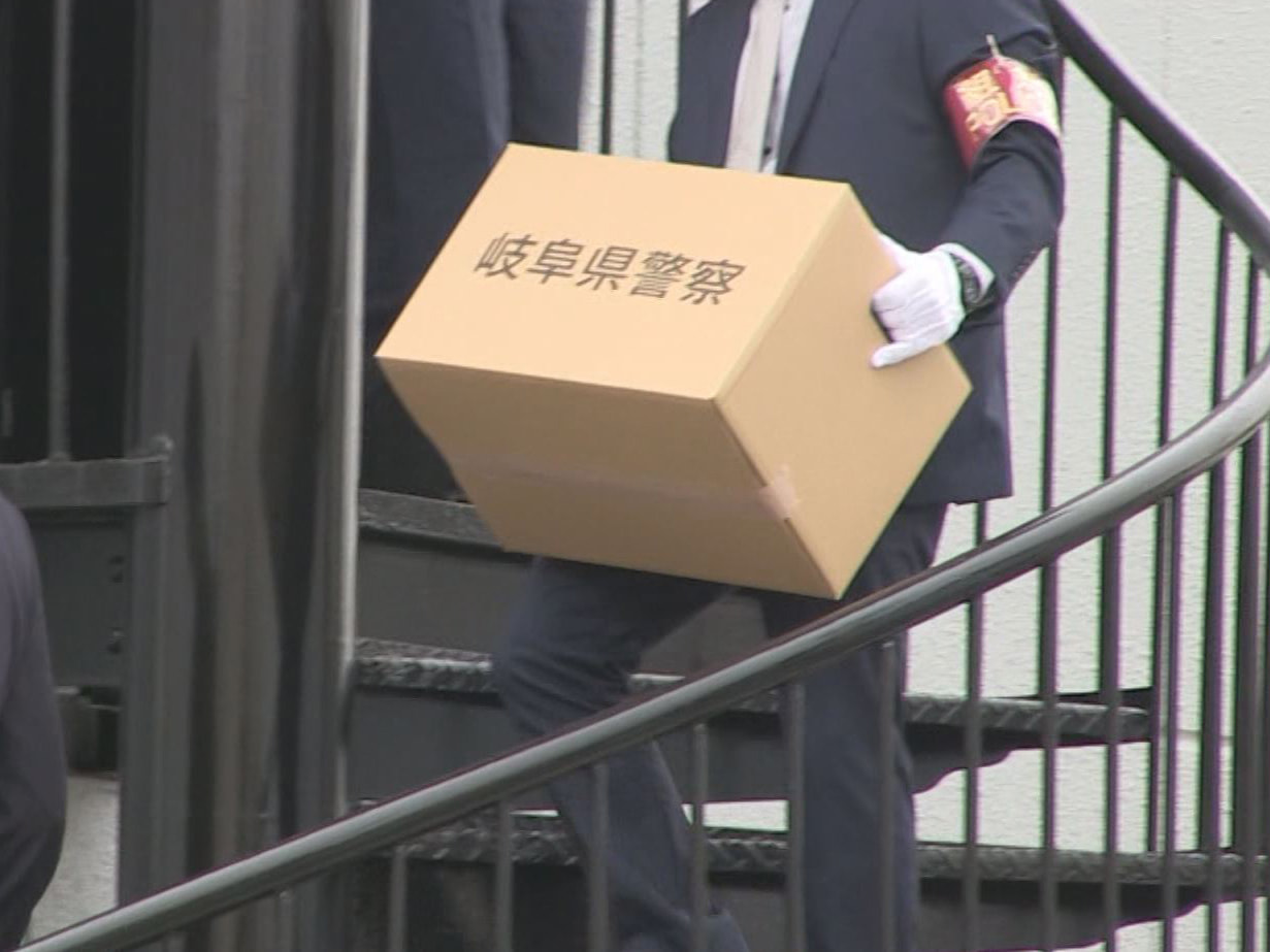 岐阜県警は29日、自宅で男性に対し包丁を突き付けるなどして脅迫したとして、暴力行...