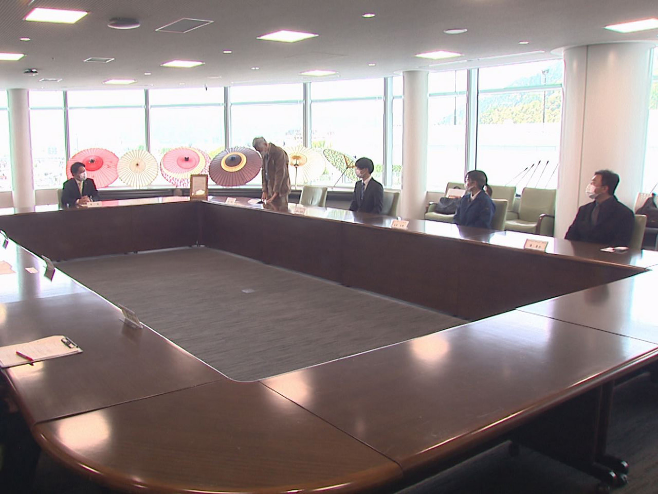 2022年3月、「岐阜和傘」が国の伝統的工芸品に指定されたことを受け、6日関係者...