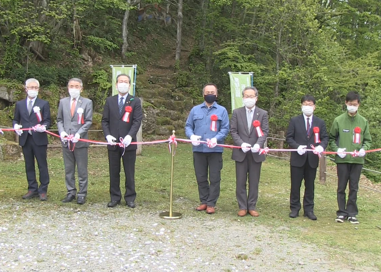 北アルプス、乗鞍岳のすそ野に広がる五色ヶ原の森が20日山開きとなり、入山者が雄大...