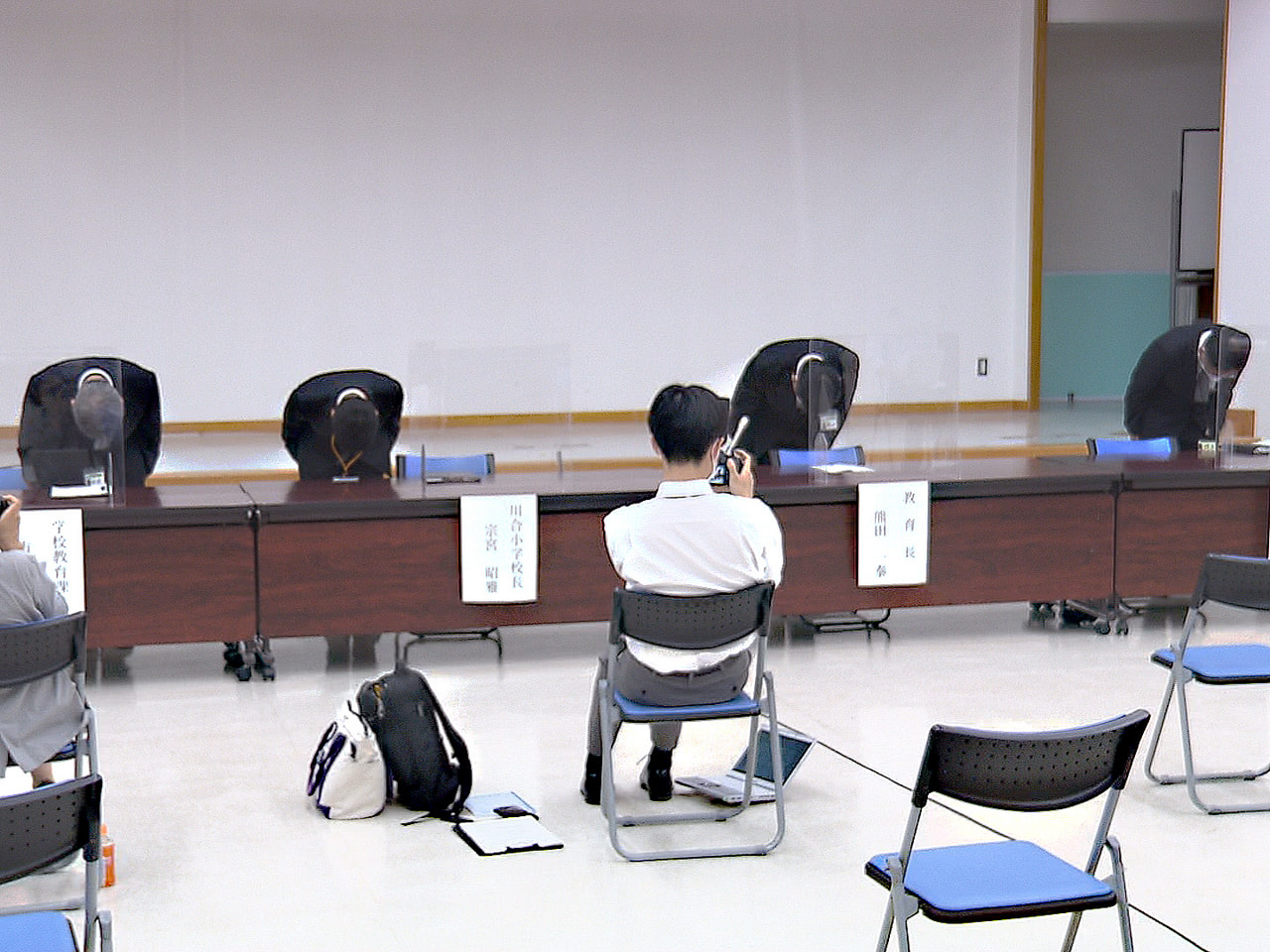 郡上市の小学校教諭がSNSで知り合った女子中学生にみだらな行為をしたとして24日...