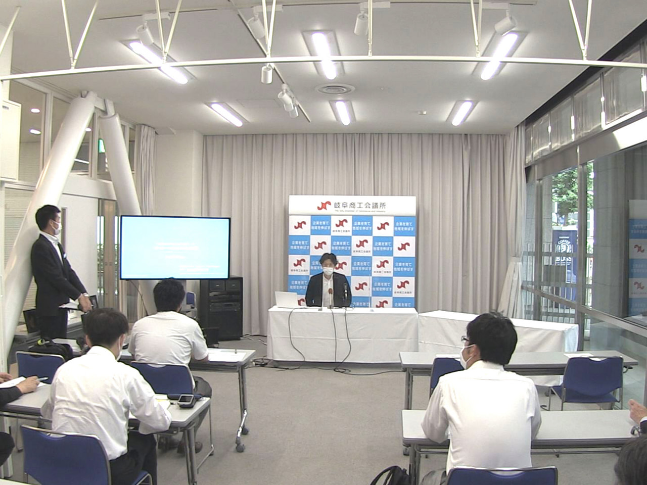 地元企業の新商品・新サービスを紹介する合同記者発表会が、岐阜商工会議所で開かれま...