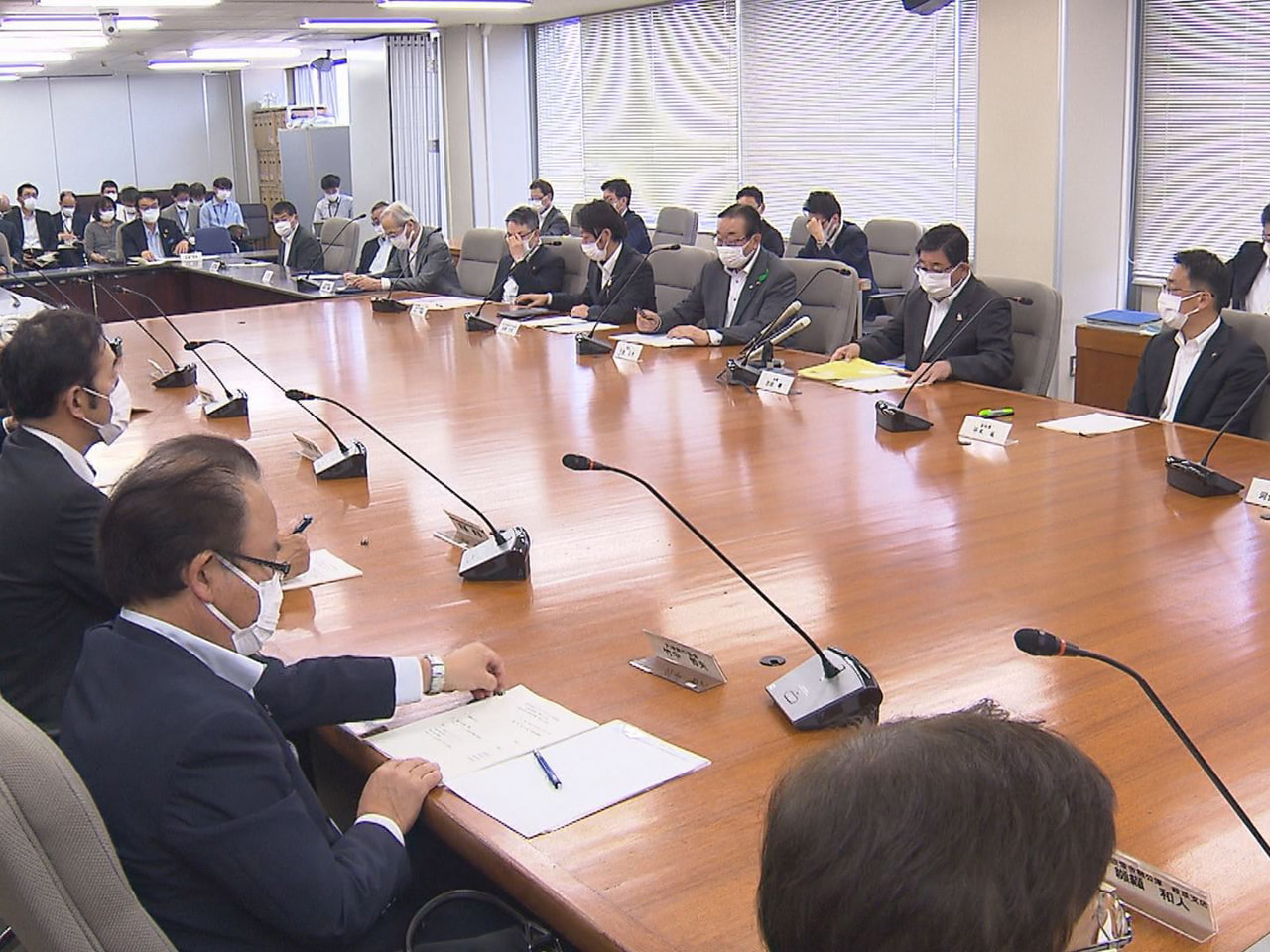 岐阜県は30日、新型コロナ対策協議会を開き、夏場に向けたマスクの着用基準や物価の...
