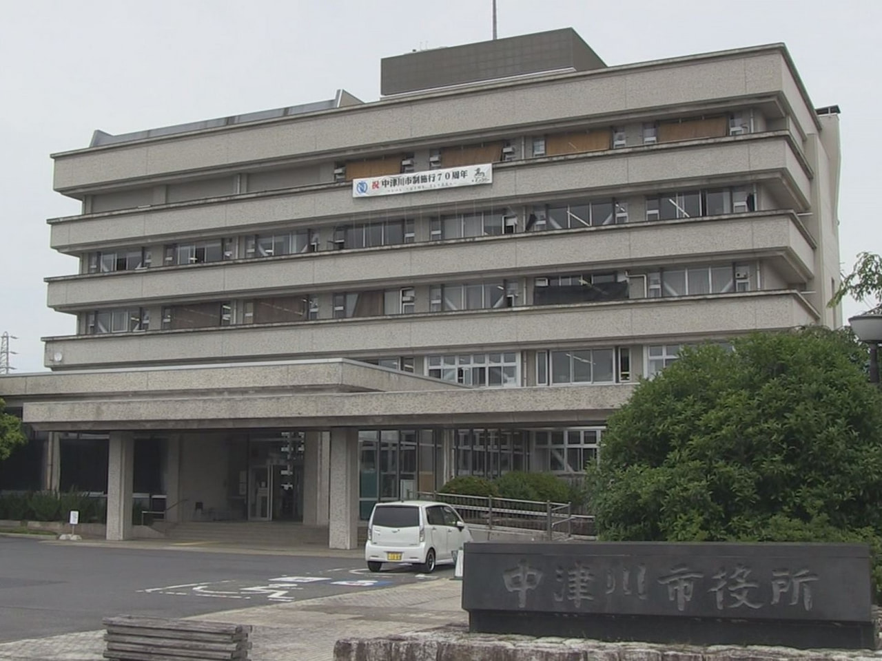 静岡県の川勝平太知事が1日、中津川市で建設工事が進むリニア中央新幹線の新駅と車両...
