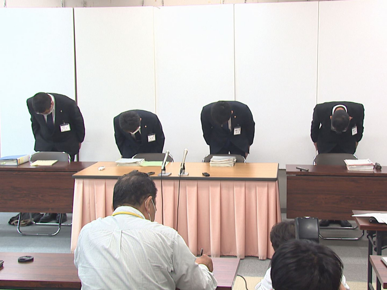 2021年、高山市の中学校教諭5人が修学旅行先での昼食時に飲酒をしたとして、県は...