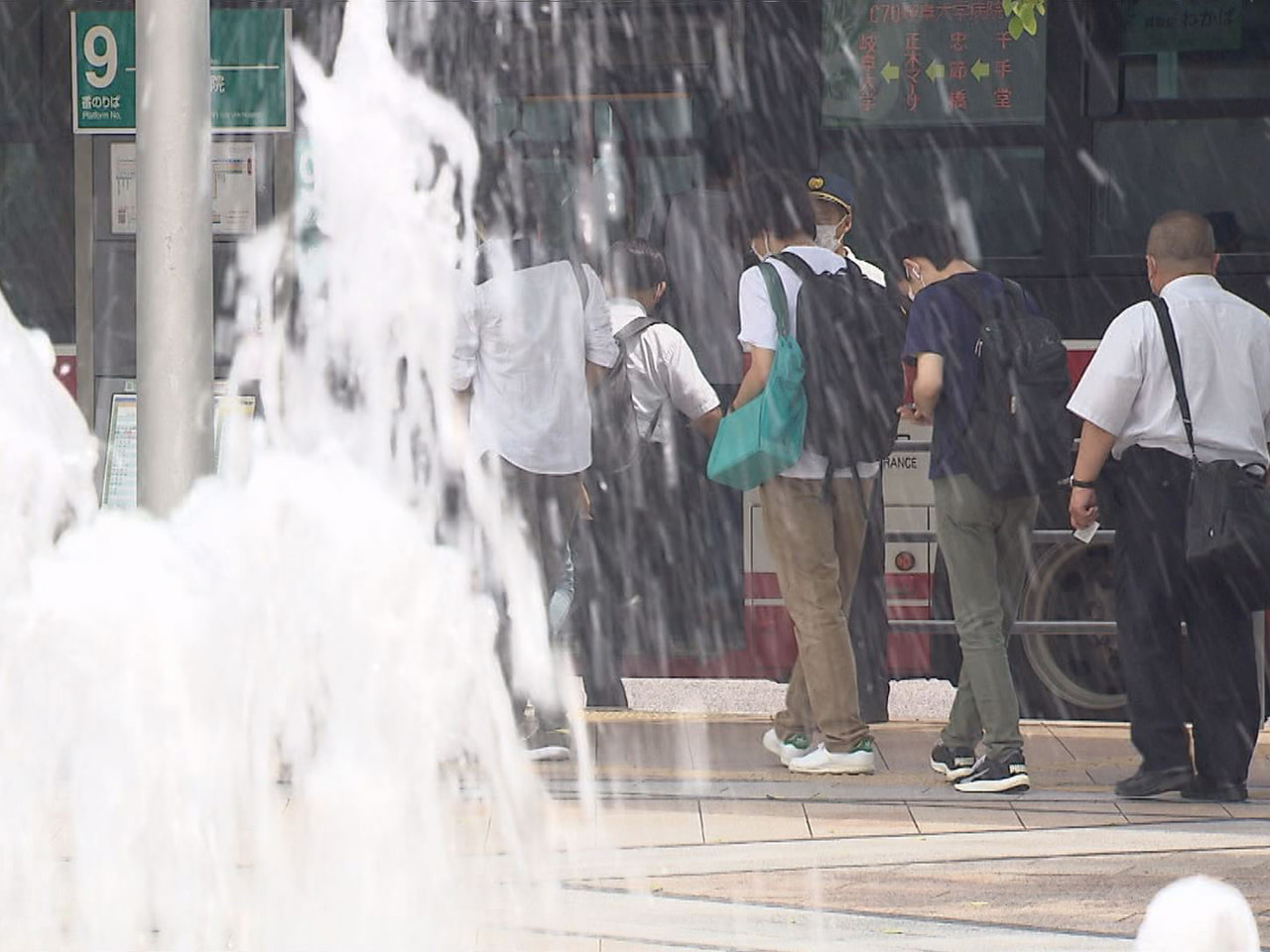 気象庁は27日、東海地方が梅雨明けしたとみられると発表しました。過去2番目に早い...