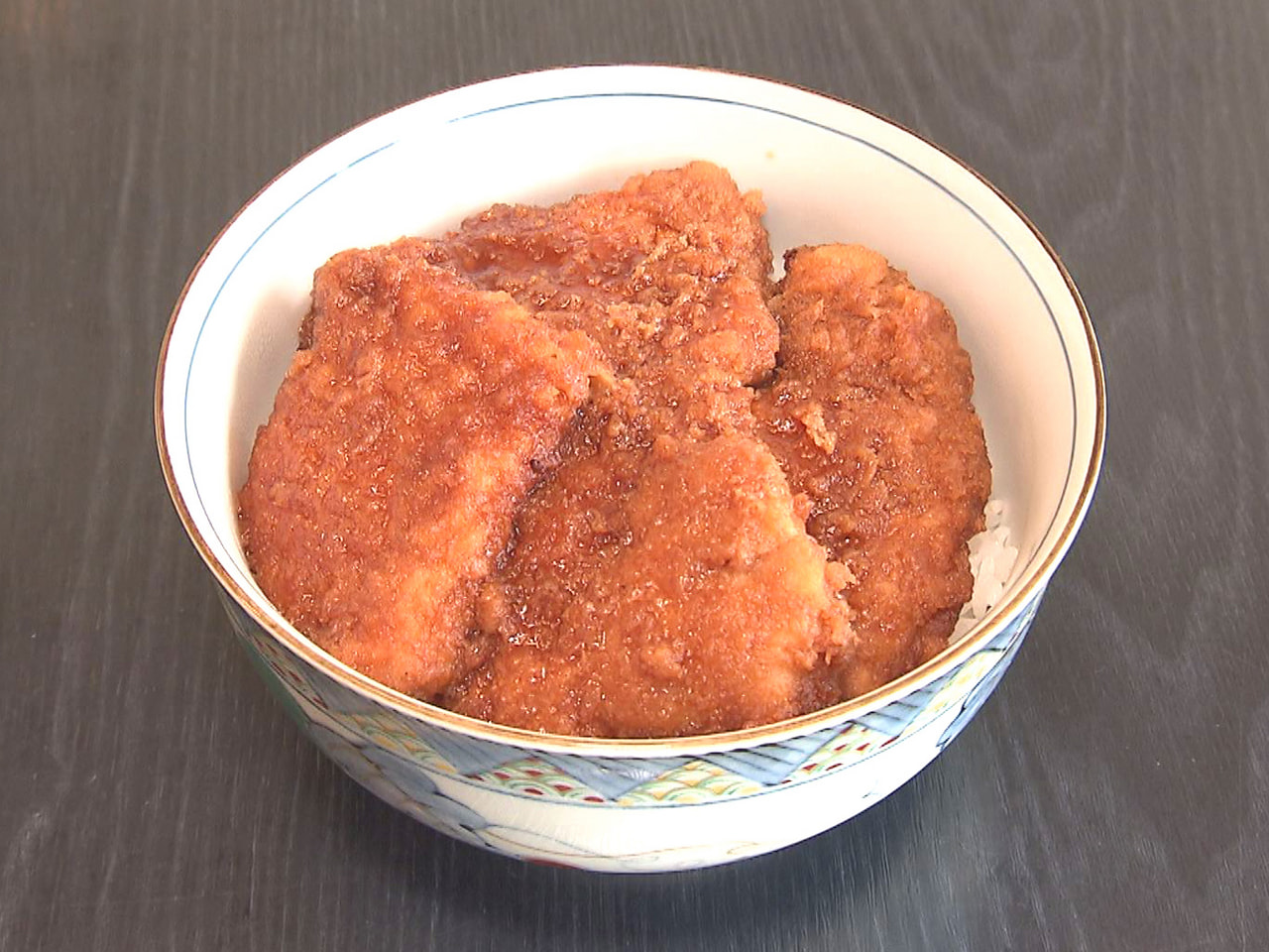創業120年を迎えた大垣市のうどん店・鶴岡屋本店が、県などの支援を受け自宅で店の...