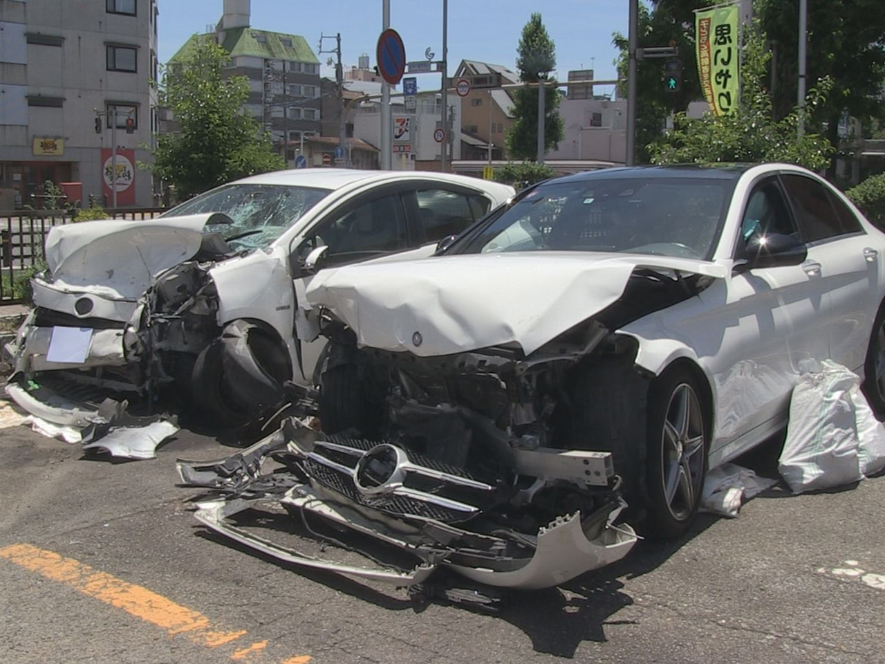 ３０日未明、岐阜市で乗用車同士が正面衝突する事故があり、男性１人が死亡しました。...