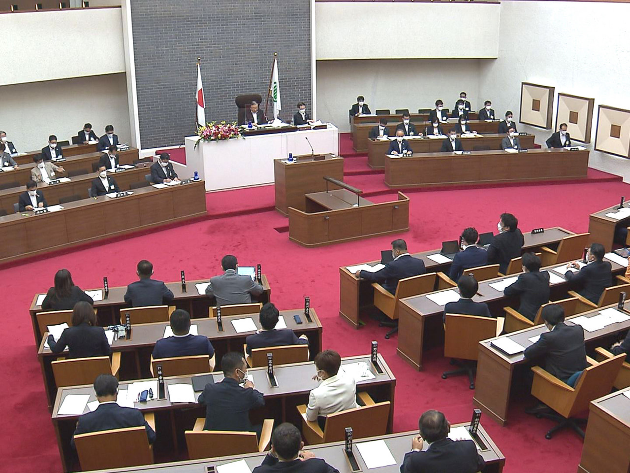 県議会6月定例会は30日、原油高や物価高騰に対応する今年度一般会計補正予算案など...