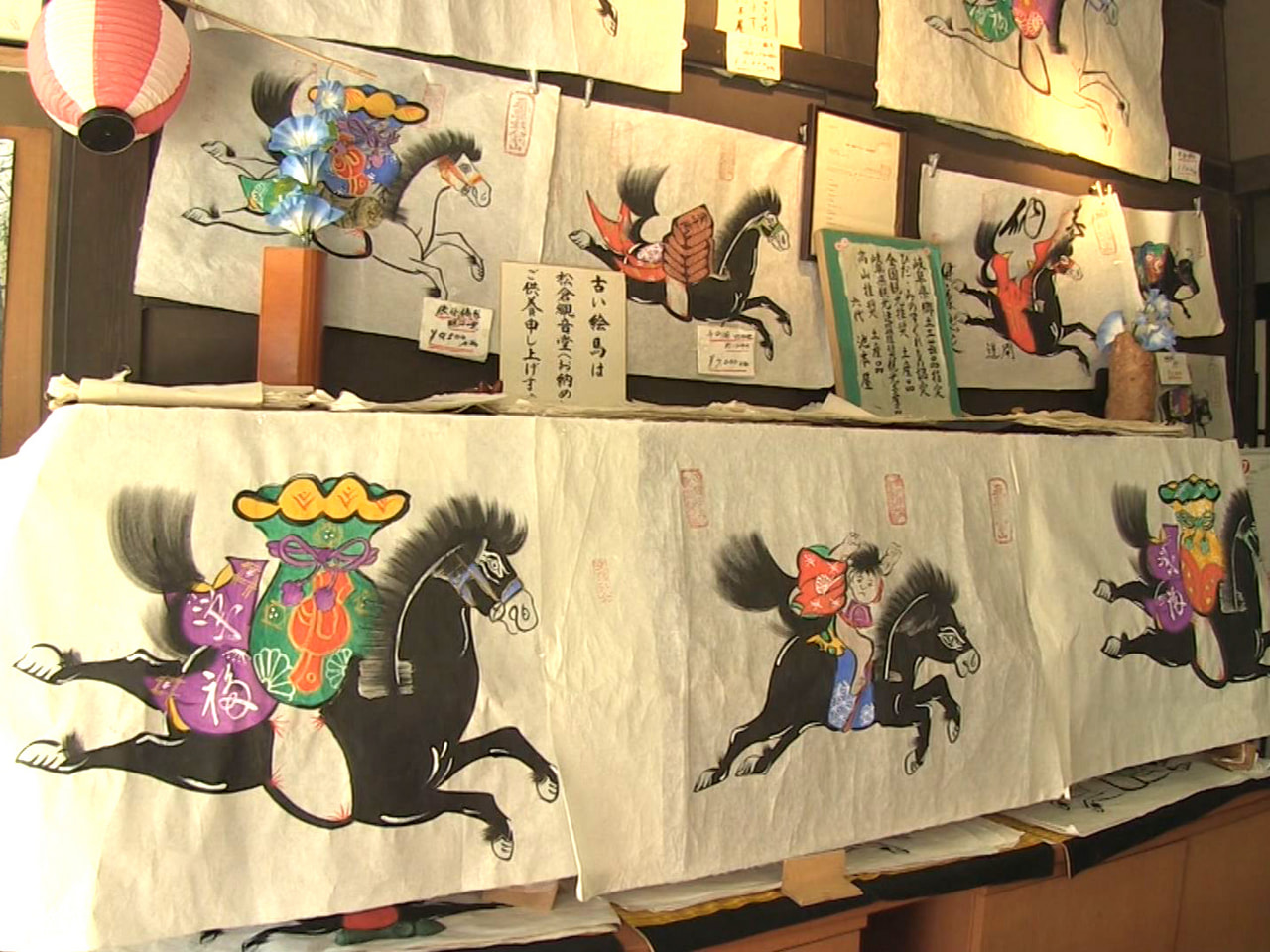 無病息災や商売繁盛など福を呼び込むと言われる縁起物の紙絵馬づくりが高山市で最盛期...