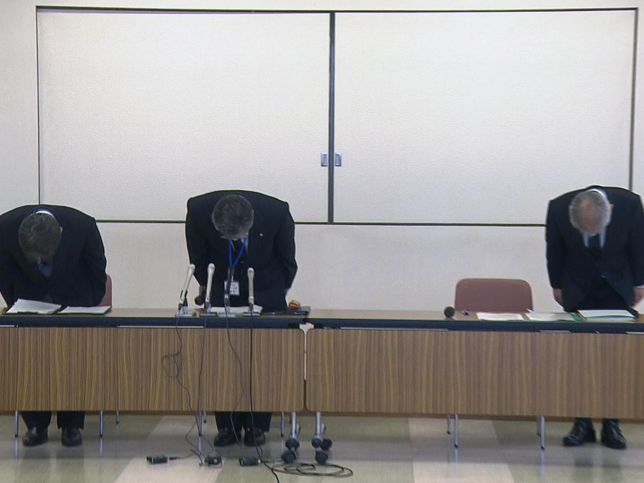 瑞穂市の中学校教諭が20日、勤務する中学校から備品を盗んだ容疑で逮捕されたことを...
