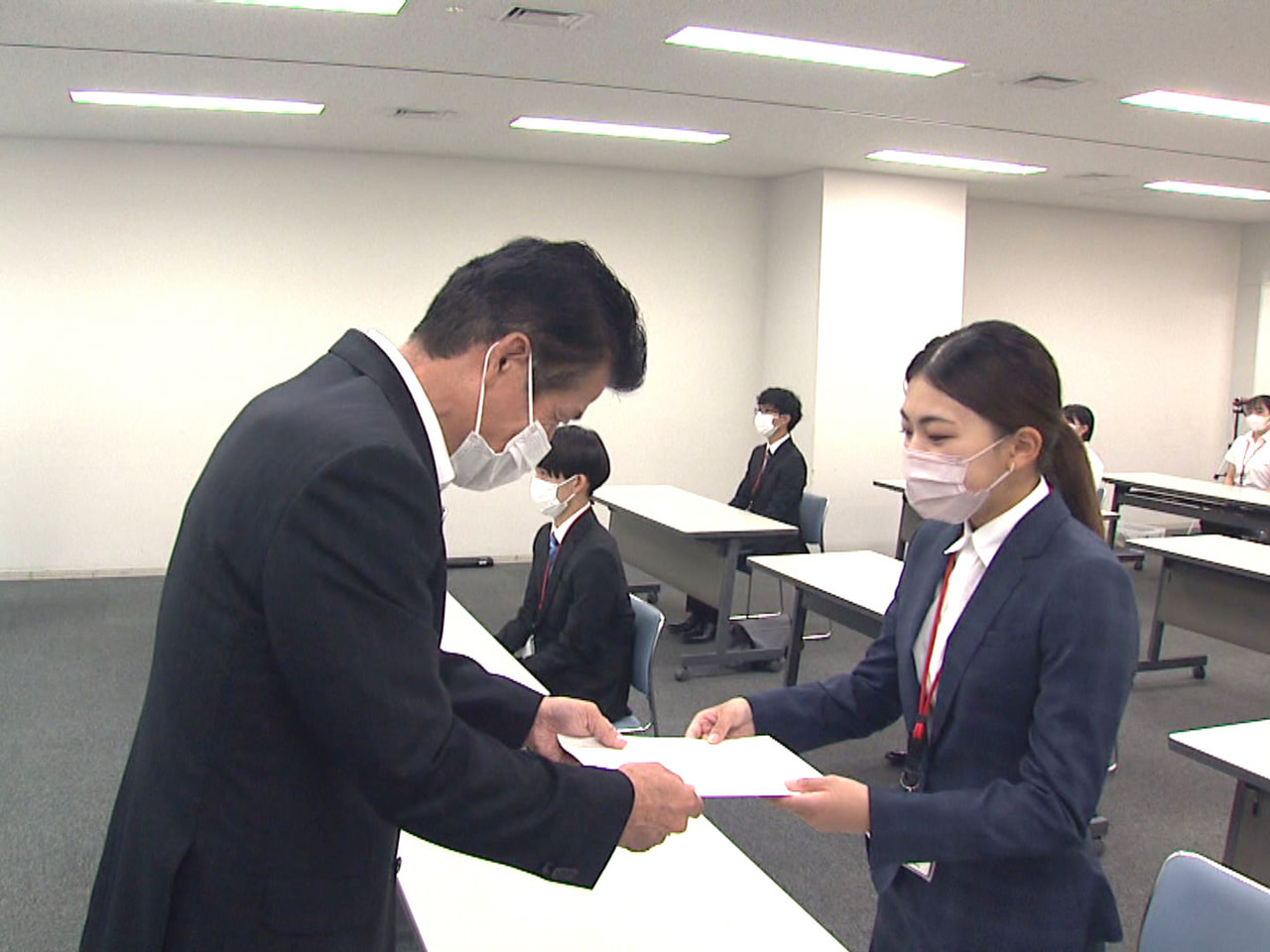 インターネットを使った詐欺や悪質商法を減らそうと、岐阜県警は９日、大学生らに「サ...