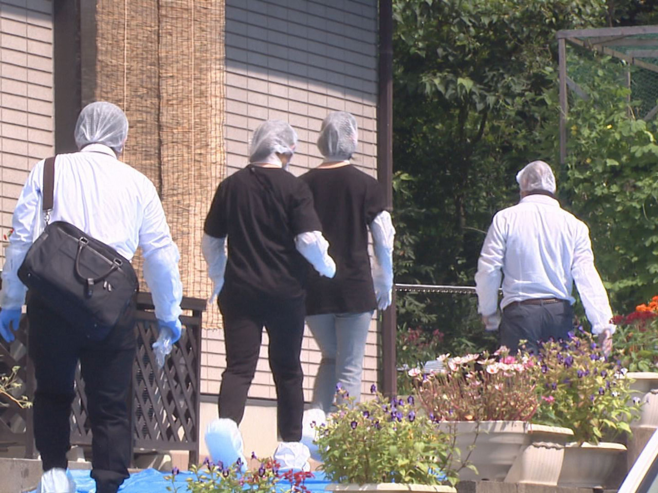 ８月９日、関市の住宅で７０代の夫婦の遺体が見つかった事件で、同居する５１歳の長女...