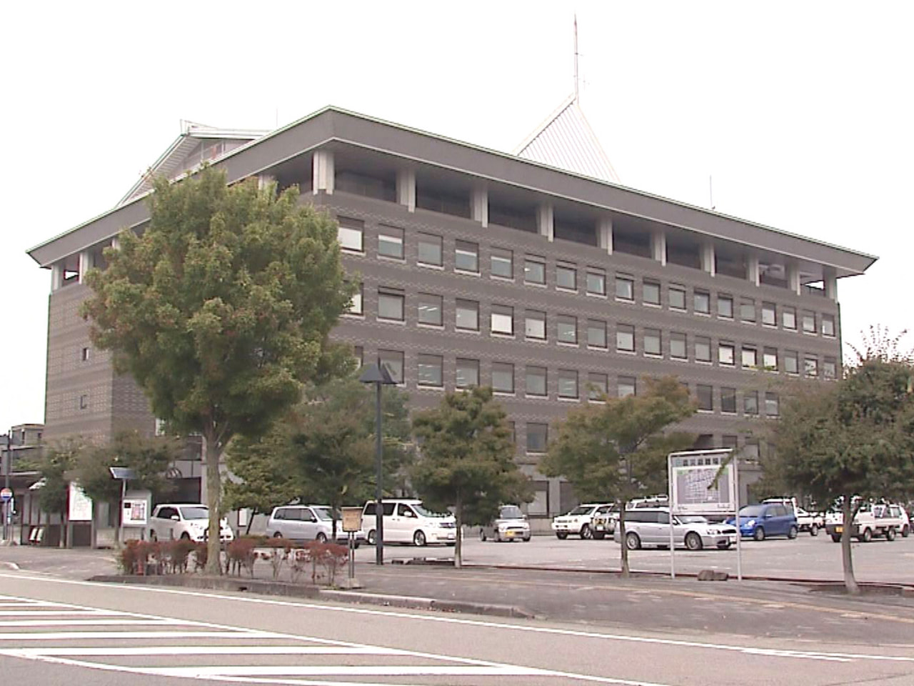 任期満了に伴い8月21日に告示される高山市長選挙を前に10日、立候補を表明した4...