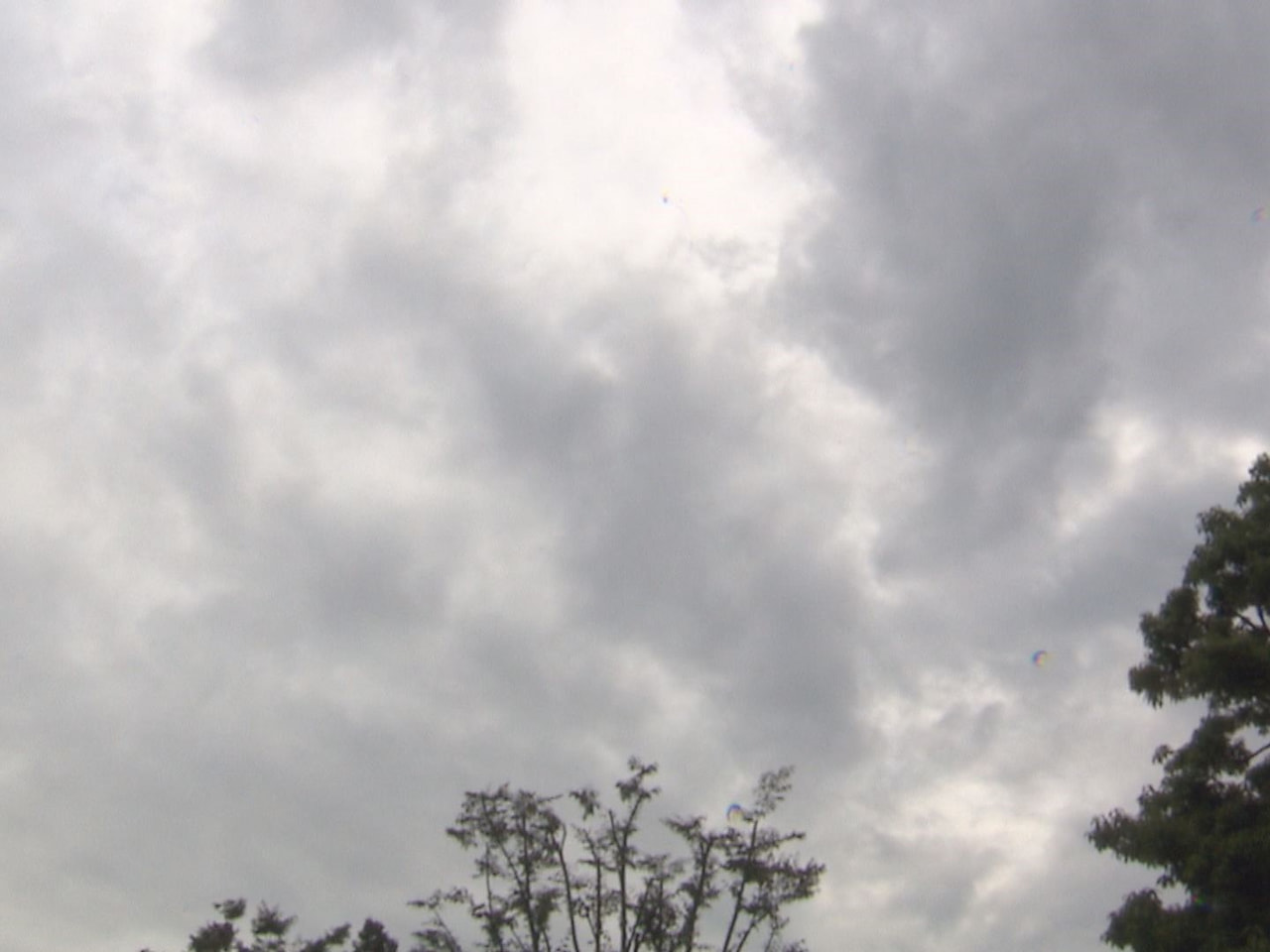 岐阜県内は大気の状態が非常に不安定となっていて、18日朝にかけて雷を伴った激しい...