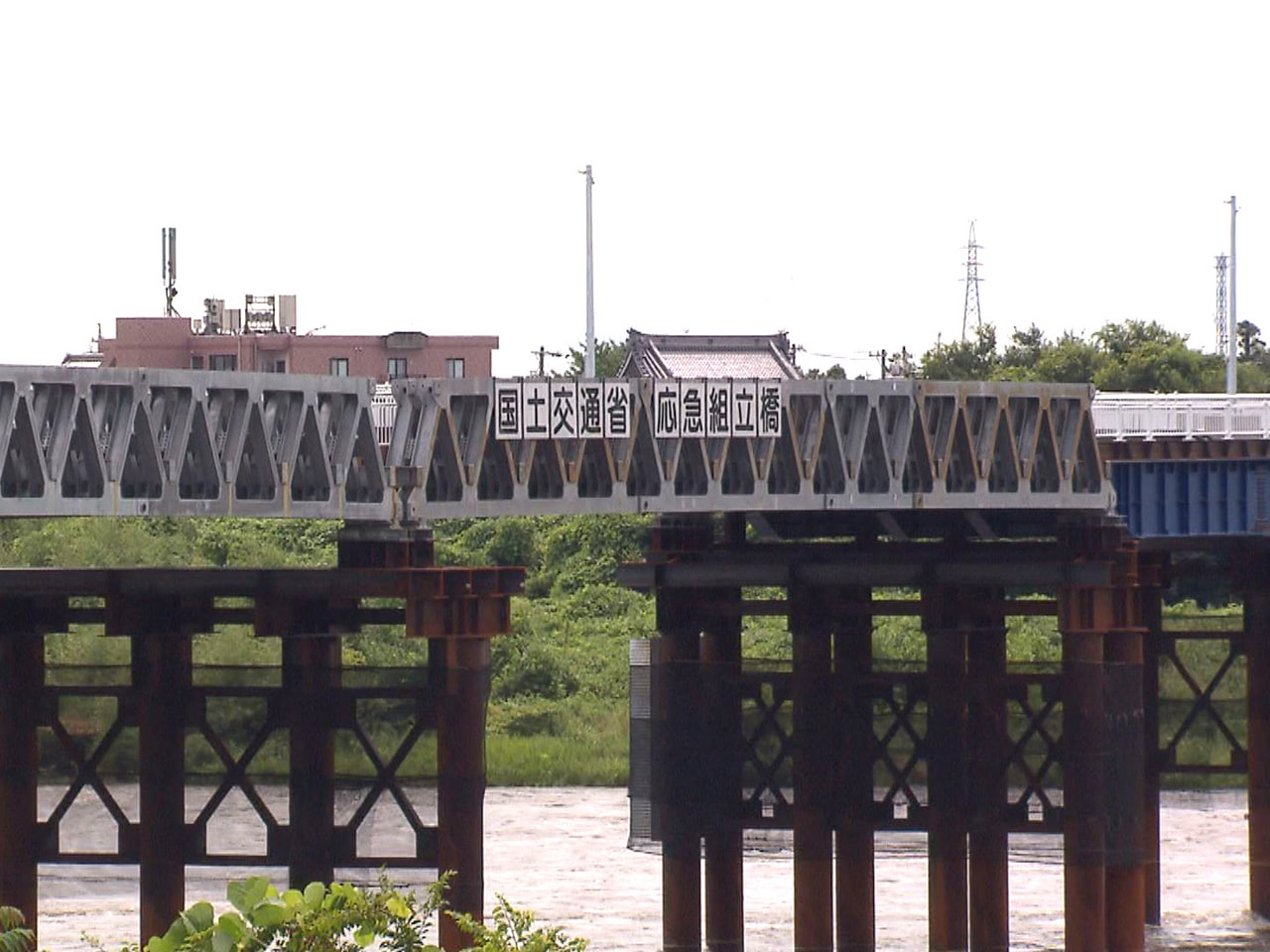 ２０２１年５月の大雨の影響で橋脚が傾き通行止めが続く各務原市の川島大橋について、...