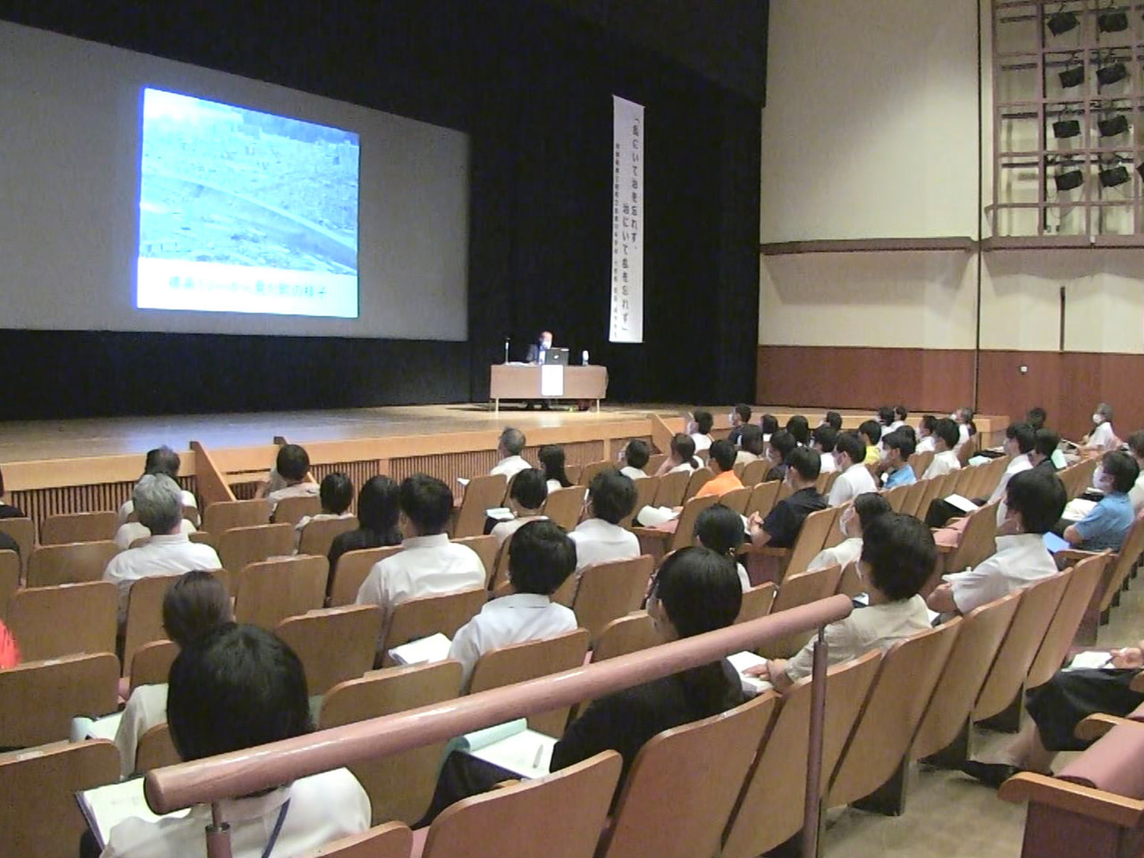 本巣市の全ての教職員を対象に東日本大震災の教訓を学ぶ講演会が２４日、市内で開かれ...