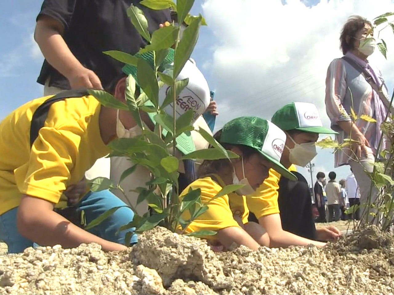 土岐市に10月オープン予定の「イオンモール土岐」で11日、植樹祭があり、地元住民...