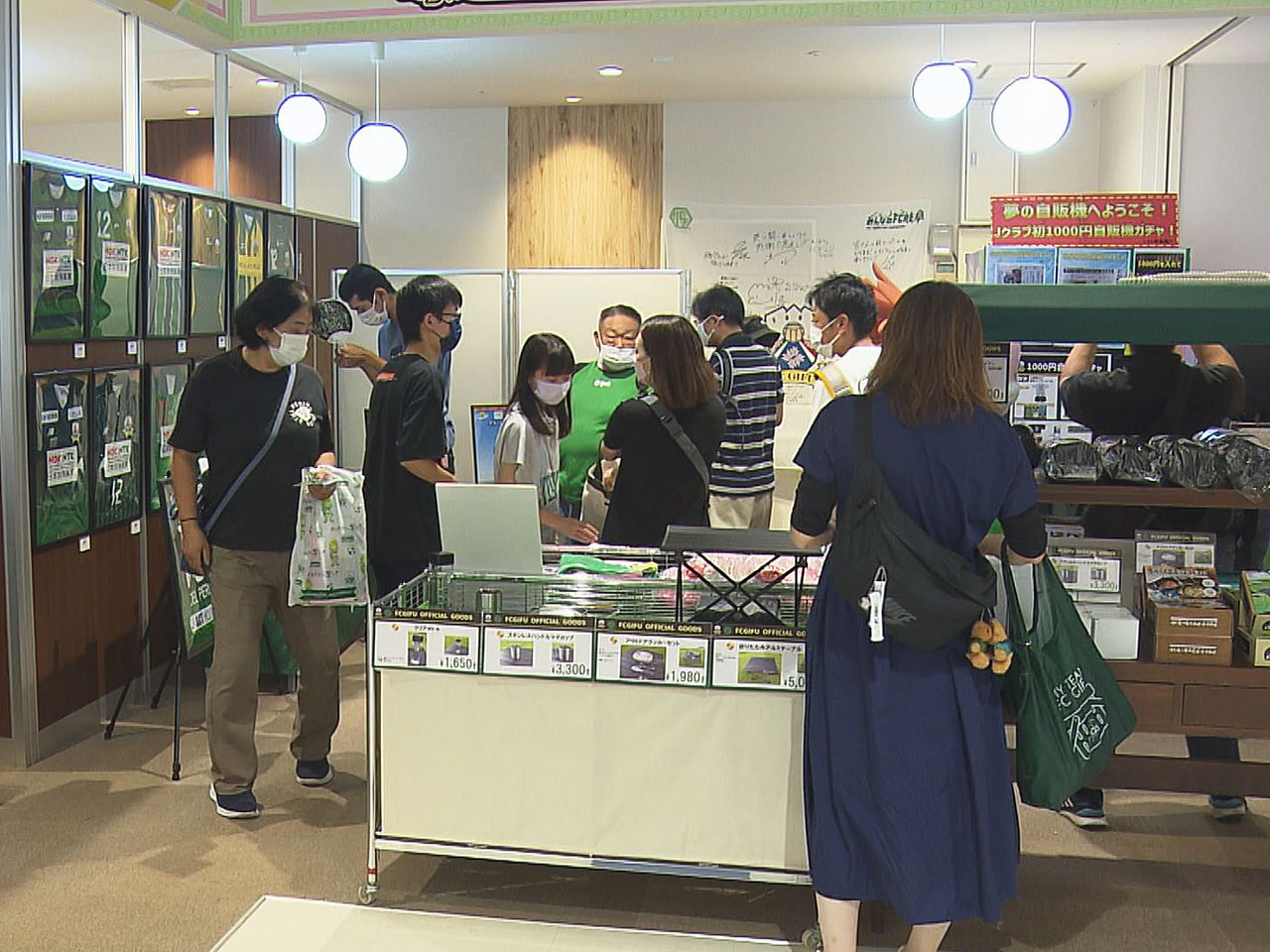 サッカーJ3のFC岐阜を運営する岐阜フットボールクラブが岐阜市の大型商業施設で展...