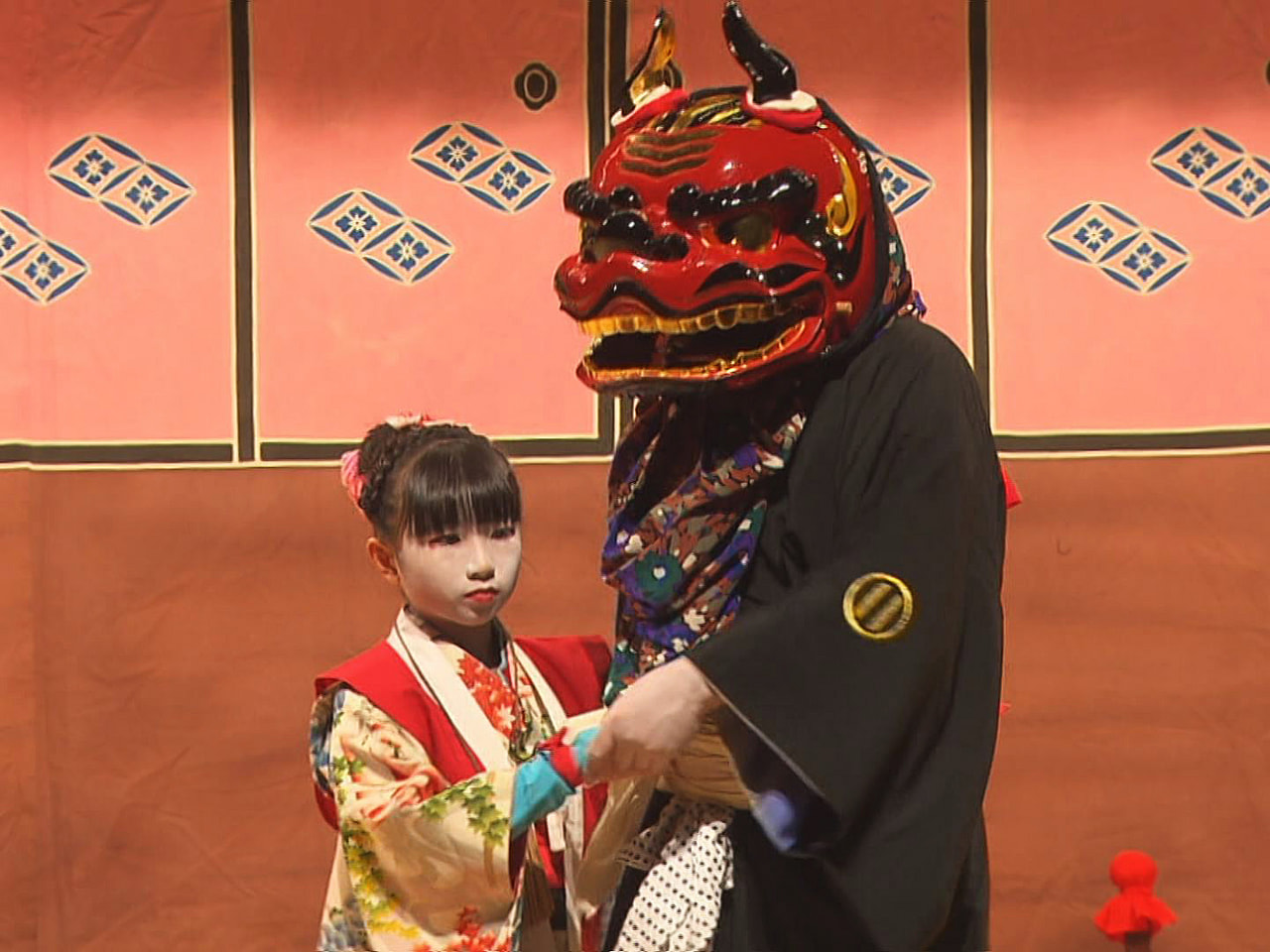 羽島郡岐南町の県重要無形民俗文化財「伏屋の獅子芝居」の公演が18日、町内で行われ...