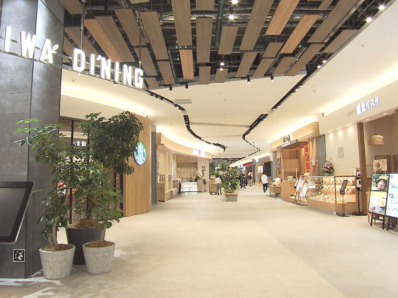 10月7日にグランドオープンする土岐市のイオンモール土岐の内覧会が3日開かれ、報...