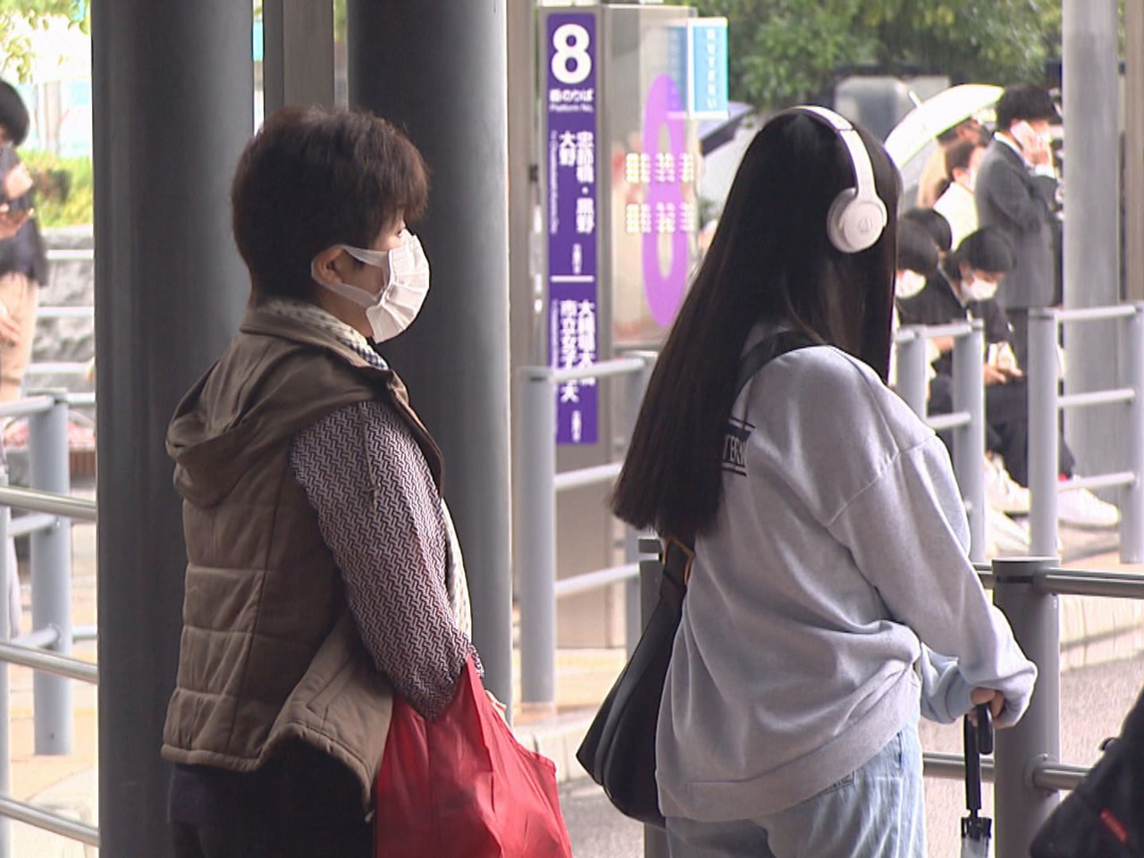 7日の岐阜県内は未明からの雨で冷え込み、この秋一番の寒い朝となりました。 7日の...
