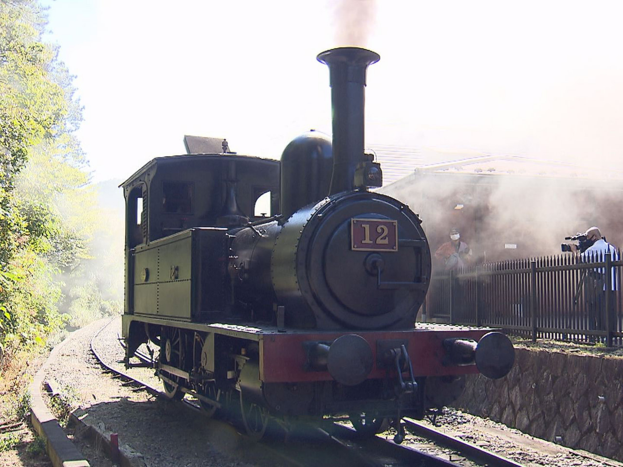 「鉄道の日」の１４日、愛知県犬山市の博物館明治村にある国内最古の動く蒸気機関車が...