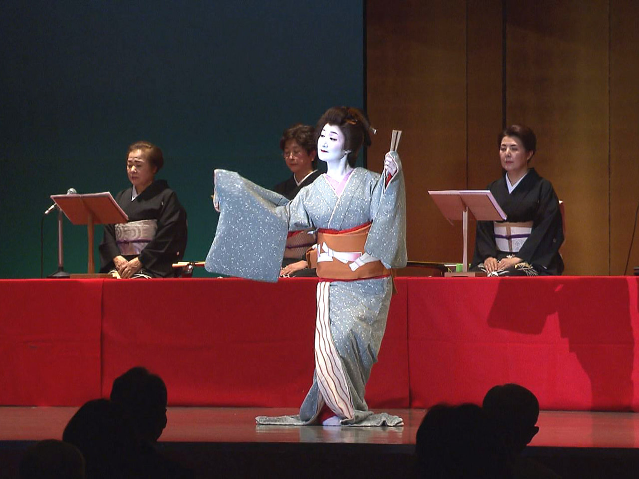 岐阜芸妓組合の芸妓が出演する「『岐阜をどり』を愉しむ集い」が23日、岐阜市で開か...