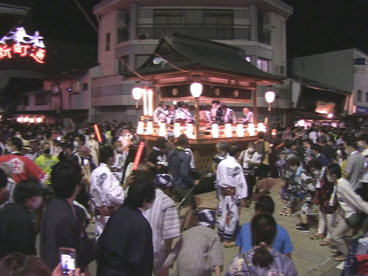 盆踊りなどとして伝承されてきた岐阜県郡上市の「郡上踊」など、24都府県41件の民...