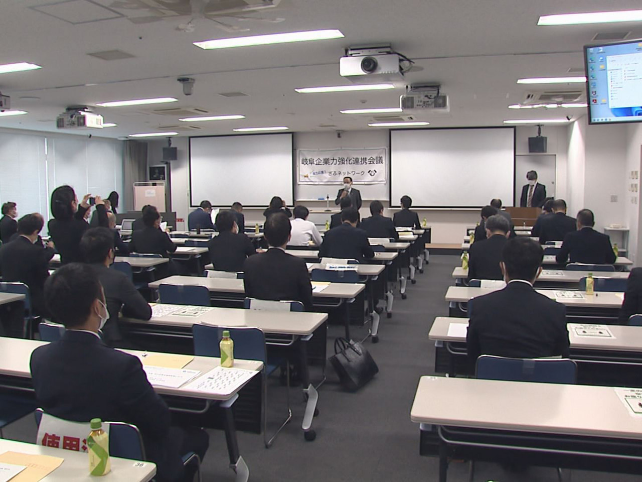 行政や県内の金融機関などでつくる岐阜企業力強化連携会議が岐阜市で開かれ、県内企業...