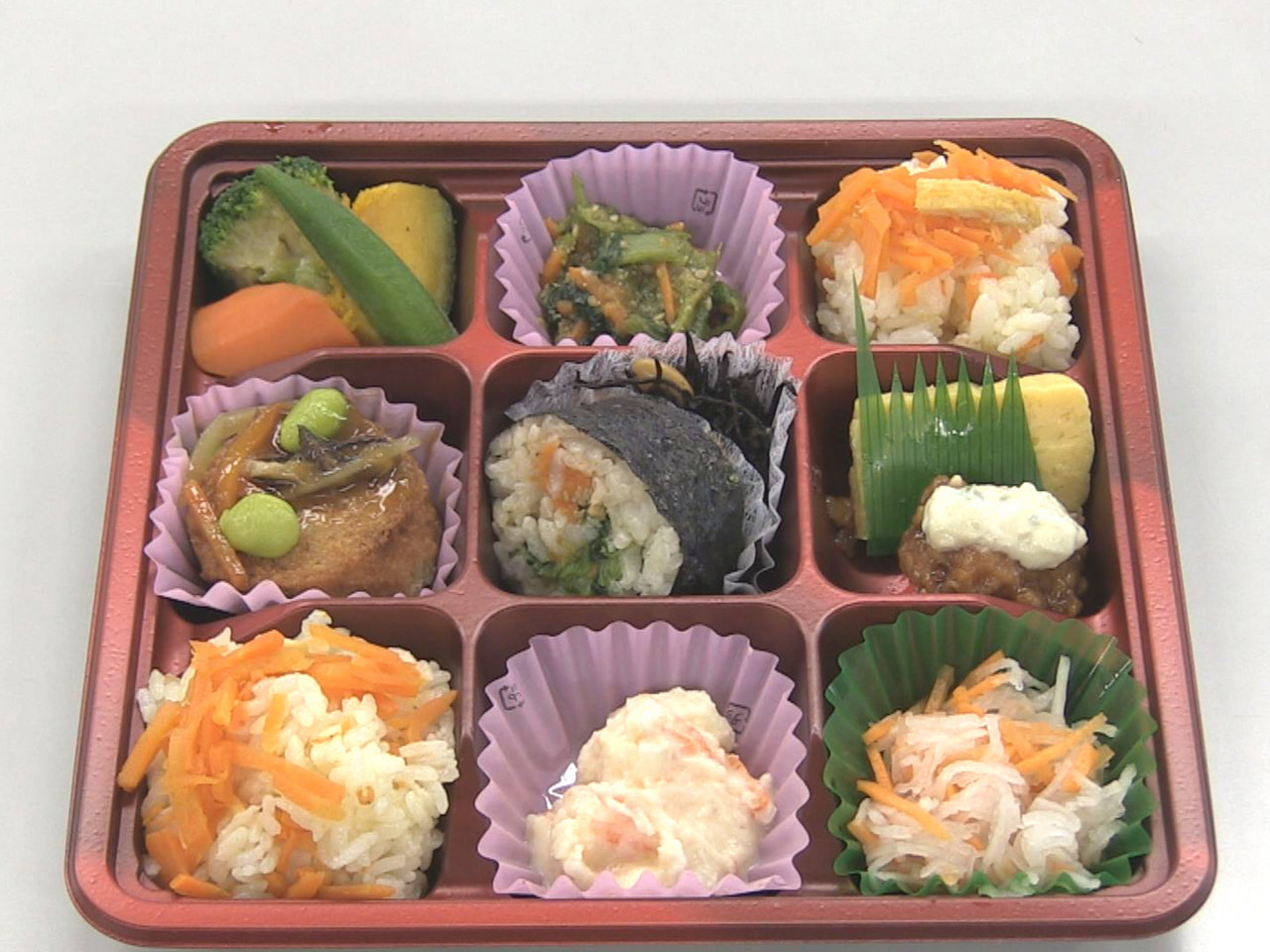 各務原市特産の「各務原にんじん」を使って、地元の大学生が考えた弁当が完成し、10...