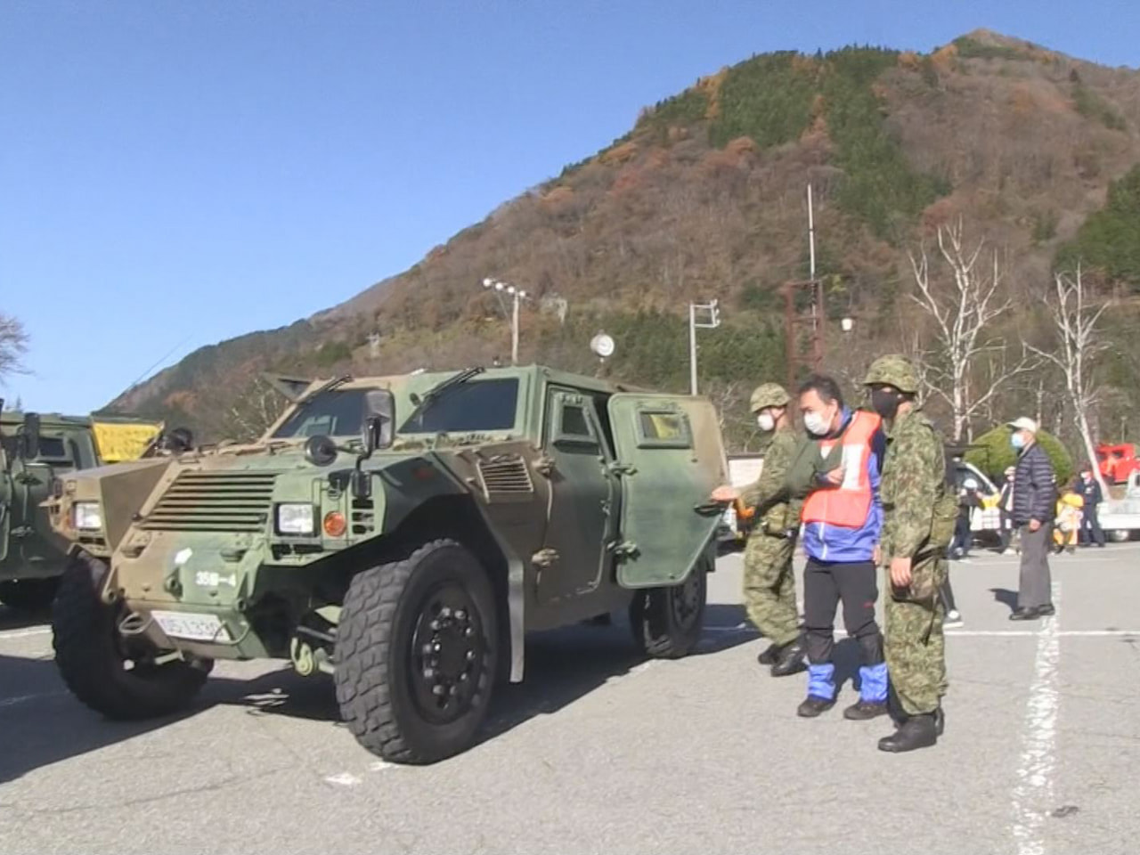 岐阜と長野の県境にある焼岳の噴火を想定した避難訓練が岐阜県高山市で行われ、官民連...