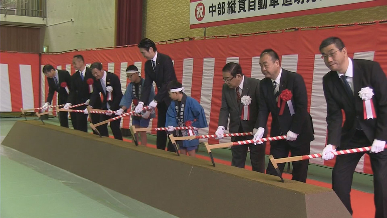 岐阜県高山市で建設が進む中部縦貫自動車道高山清見道路で、来年1月から始まる坊方(...