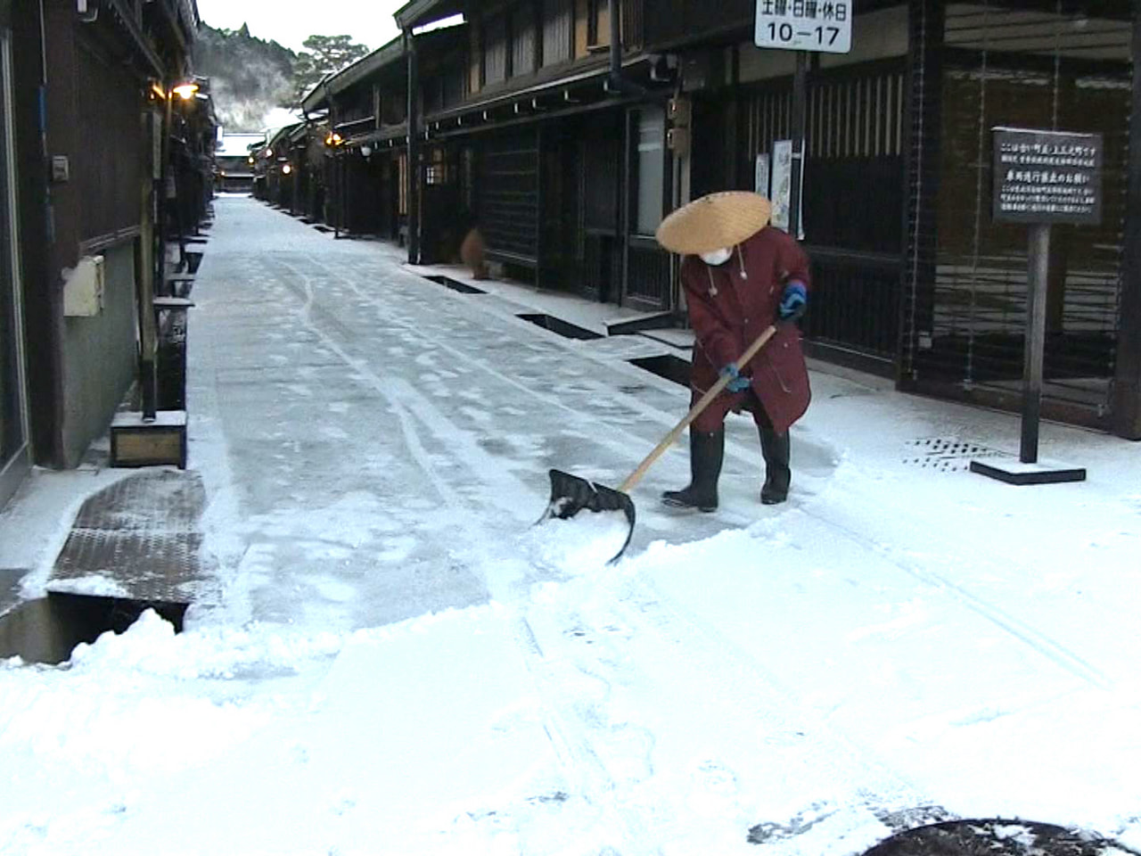強い冬型の気圧配置の影響で、岐阜県内は２４日明け方から昼過ぎにかけて山間部を中心...