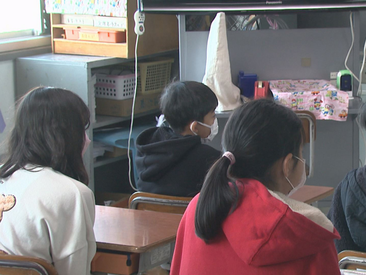 県内の多くの小中学校で10日、始業式が行われ新しい年のスタートを切りました。 始...