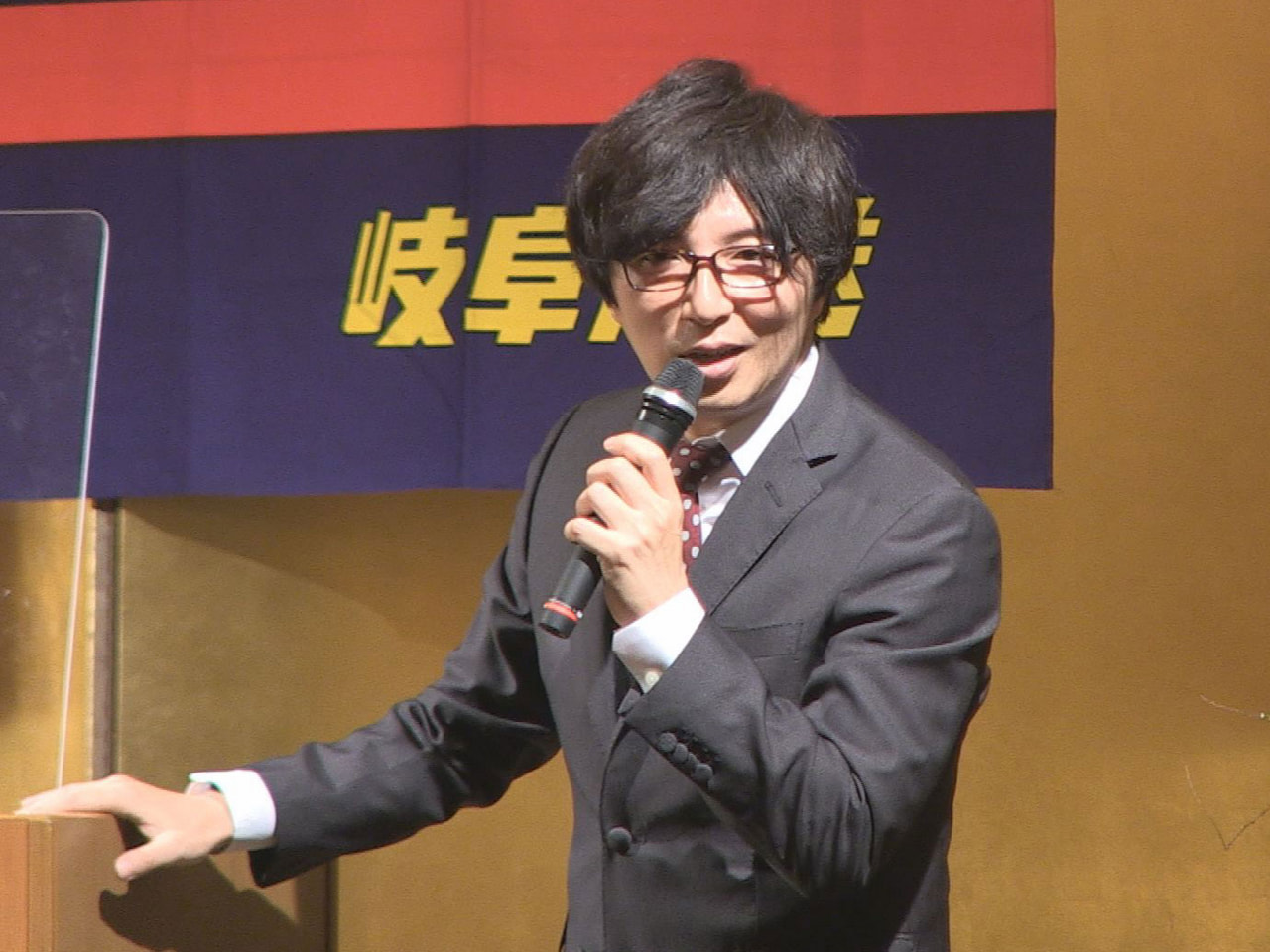 岐阜新聞・岐阜放送懇談会の岐阜・西濃 新春合同例会が１１日、岐阜市のホテルで開か...