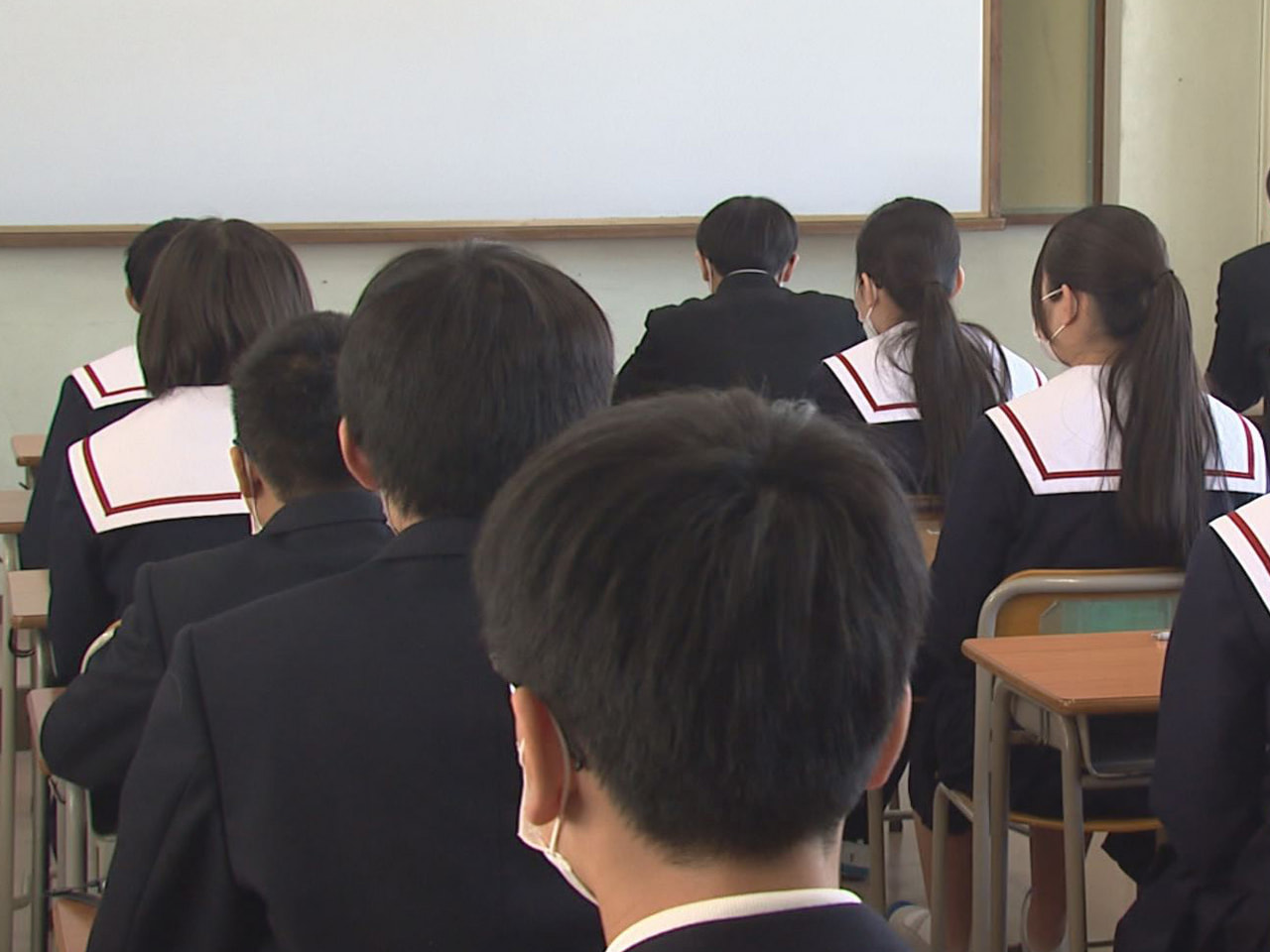 県内の公立高校入試の第一次選抜が３日行われ、全日制と定時制あわせて約１万３０００...
