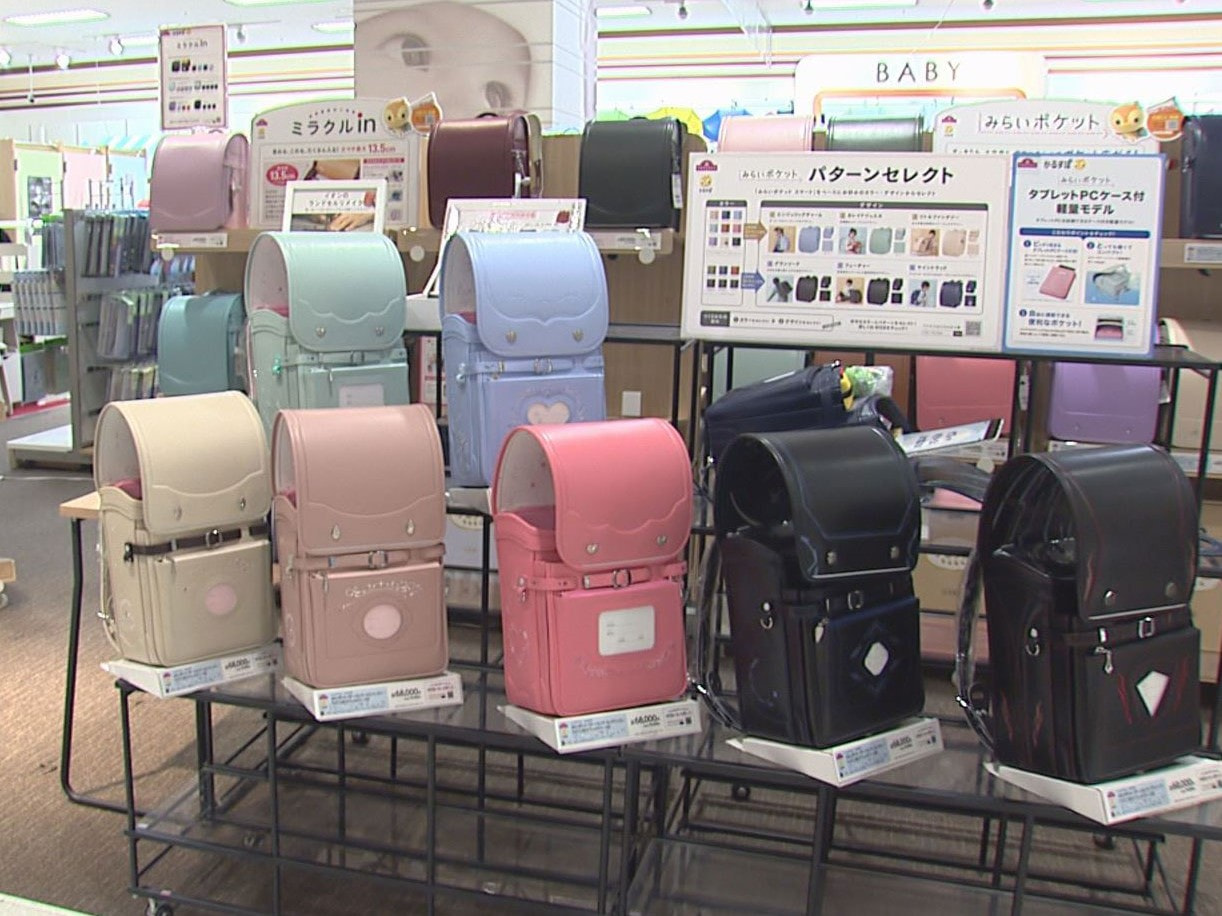 来年の春に小学校へ入学する子どもたちに向けたランドセルのお披露目会が、早くも各務...