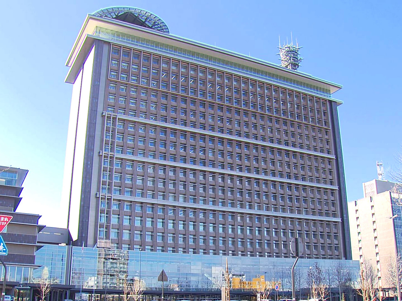 県は27日、新年度の人事異動を発表しました。 規模は前年度並みですが、アフターコ...