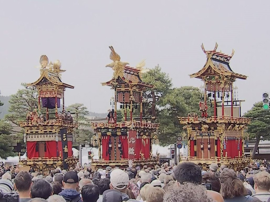 ユネスコ無形文化遺産の「春の高山祭」が14日から高山市で始まり、4年ぶりに祭屋台...