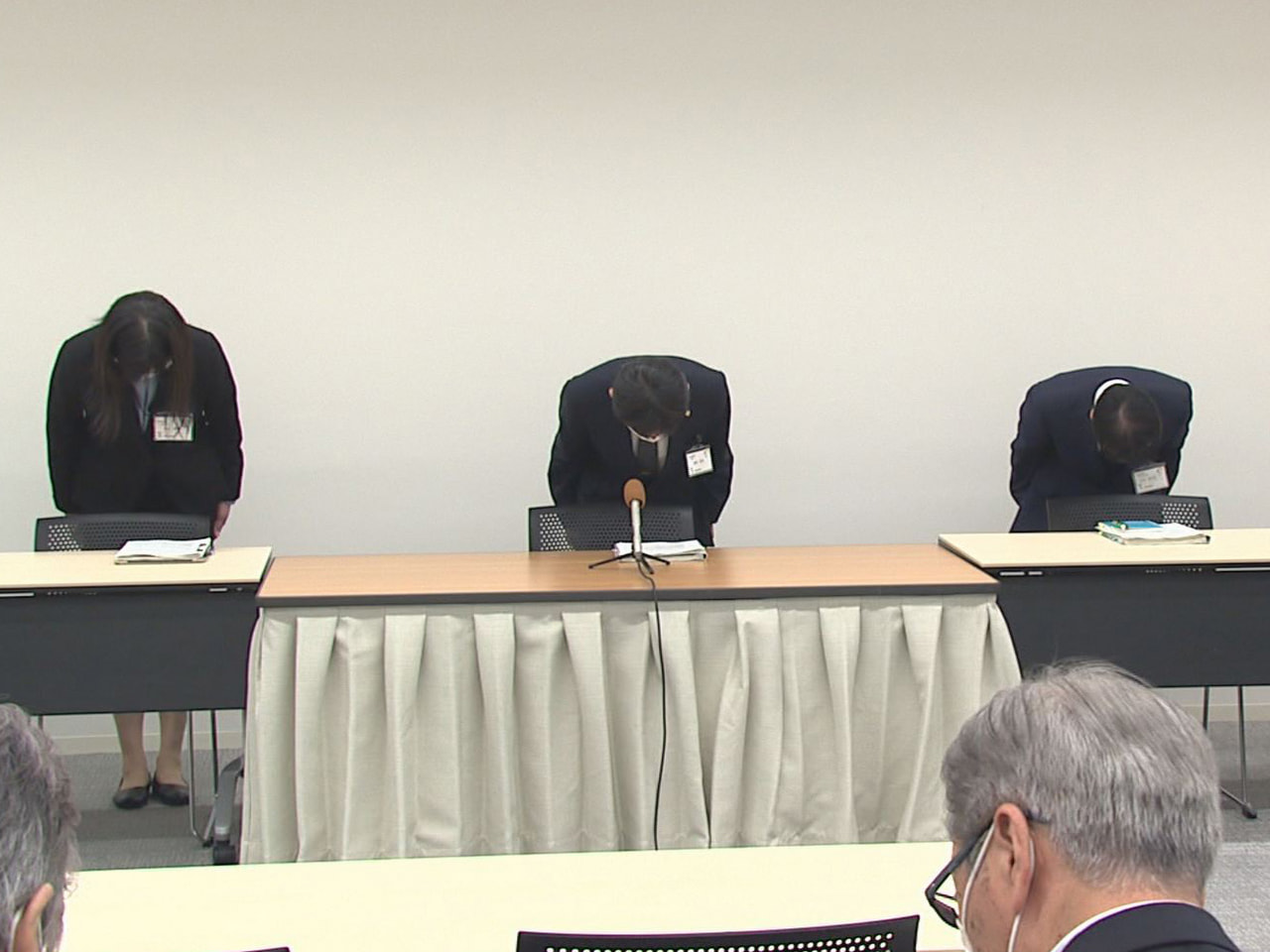 県教育委員会は24日、県立高校6校で保管していた在校生と卒業生420人分の個人情...