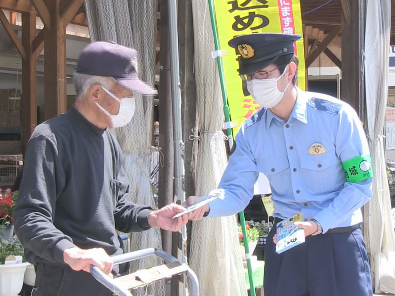 ニセ電話詐欺による被害を防ごうと、高山警察署は9日、高山市内のホームセンターで啓...