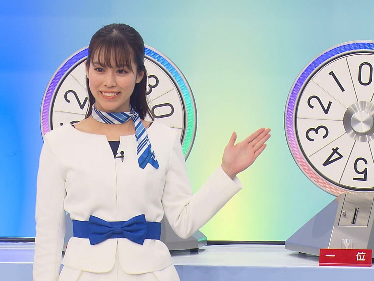 幸運と夢の橋渡し役、宝くじ「幸運の女神」が11日、ぎふチャン本社を表敬訪問し、1...