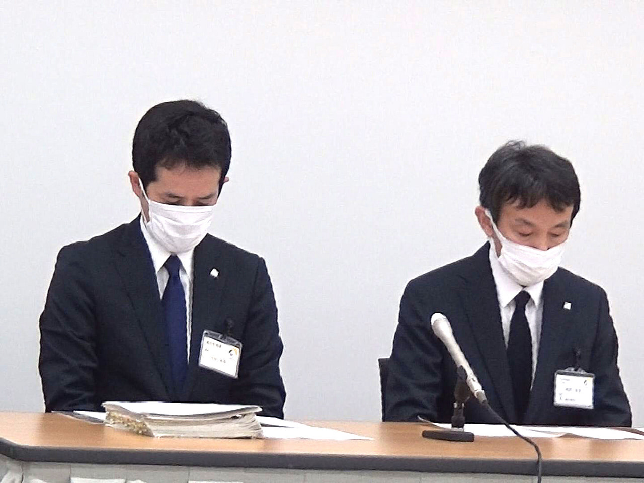 勤務する高校の女子生徒と交際し、性的な関係を持ったとして、県教育委員会は23日、...